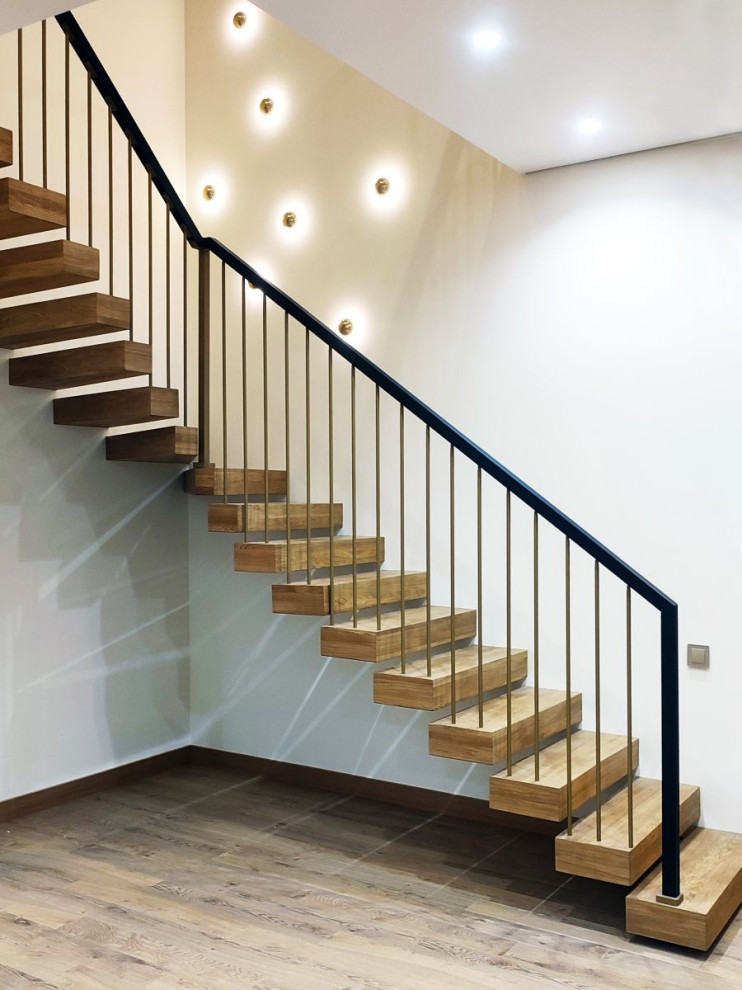 Консольная лестница со ступенями из дуба