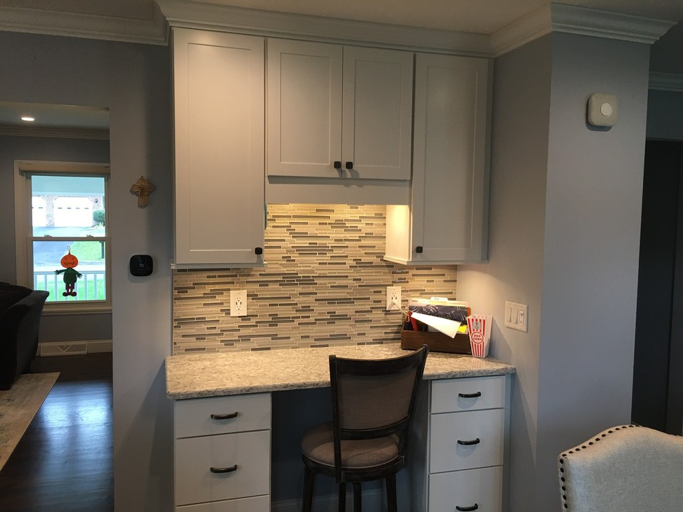 Kitchen - transitional kitchen idea