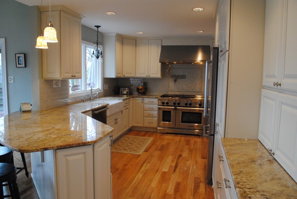 Kitchen - transitional kitchen idea in DC Metro