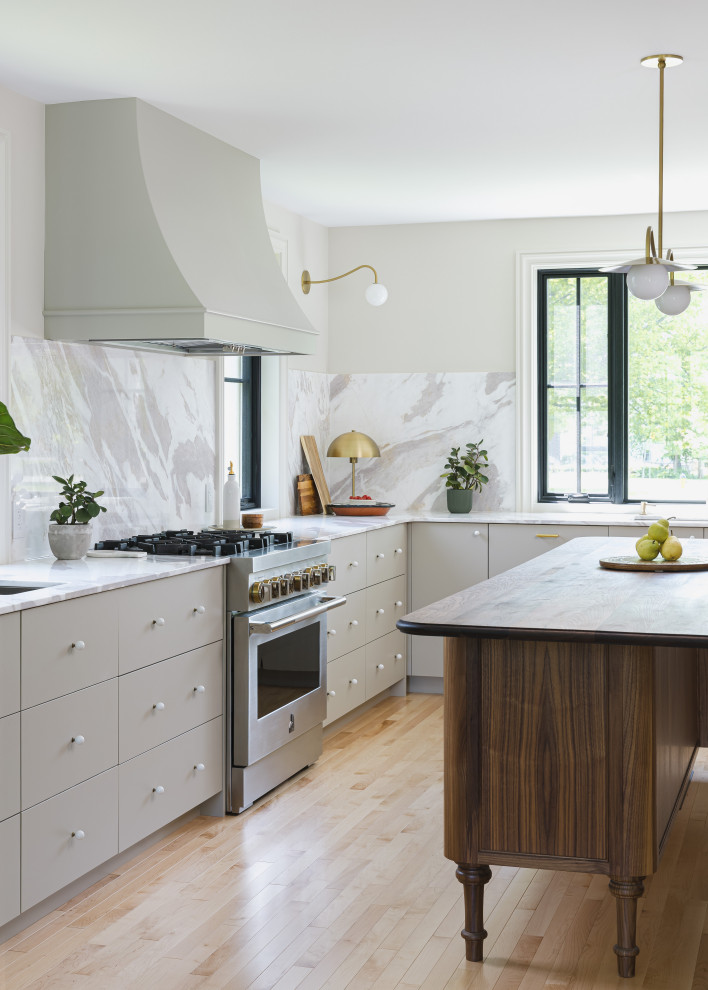 Transitional kitchen photo in Ottawa