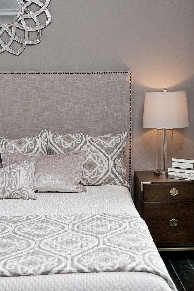 Bedroom - transitional bedroom idea