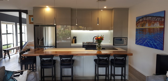 West Beach shabby-chic-style-kitchen