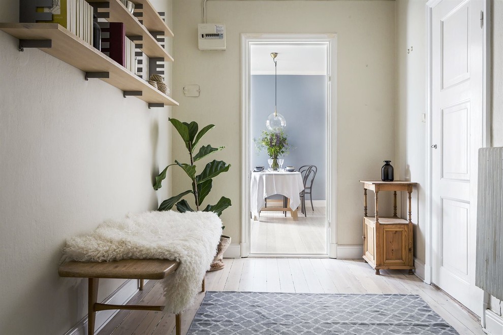Photo of a scandinavian hallway in Stockholm with white walls and beige floor.