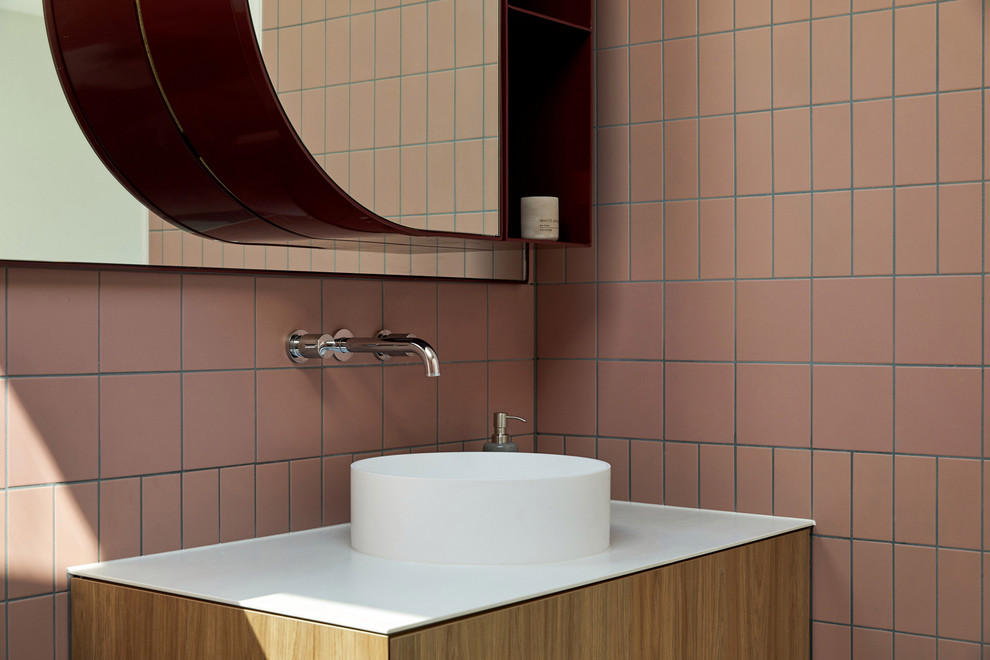 Inspiration for a contemporary bathroom in Melbourne.