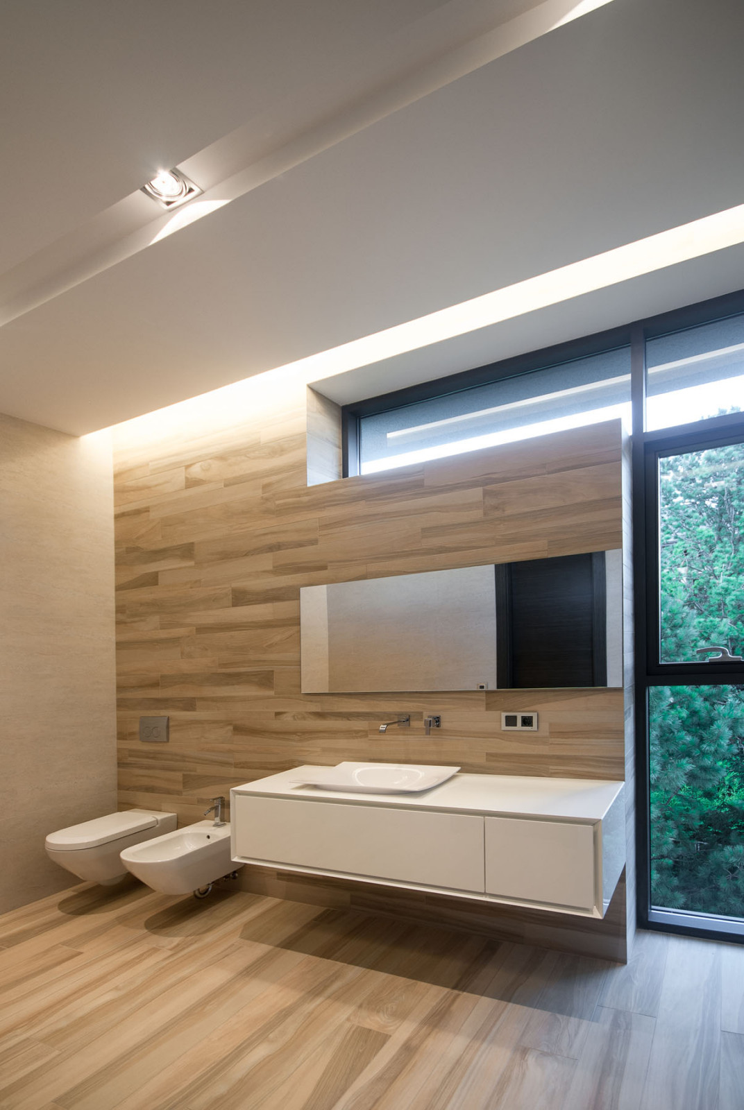 Остекление коттеджа в поселке БЕНИЛЮКС на алюминиевой системе REYNAERS