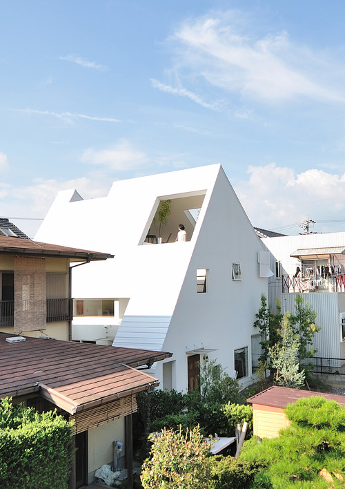 fachada moderna de una casa japonesa en okazaki en diariodesign 