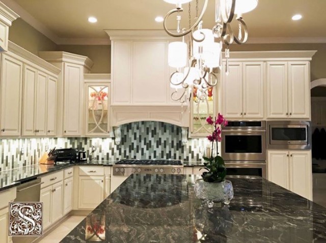 Inspiration for a transitional kitchen remodel in Louisville