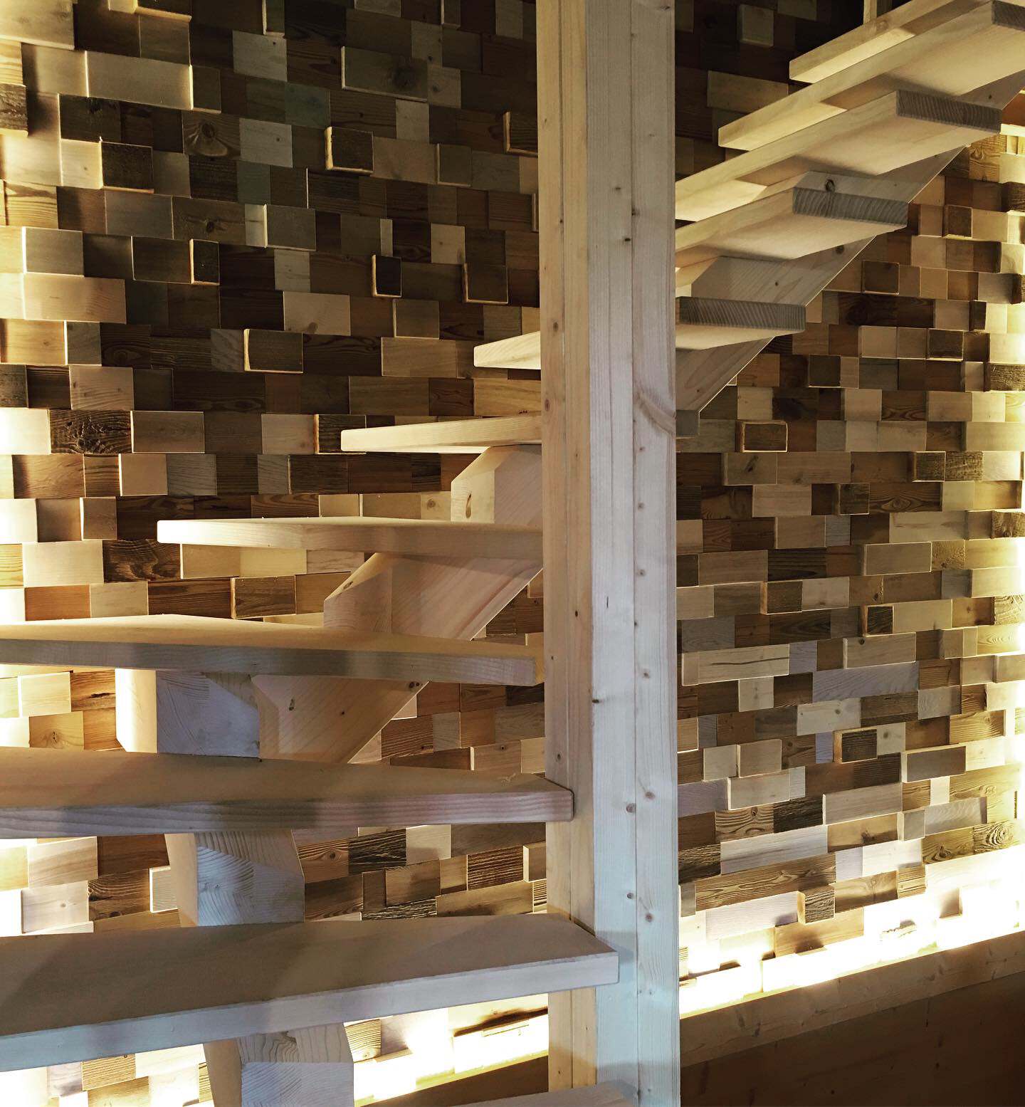 AGENCEMENT MURAL EN BOIS