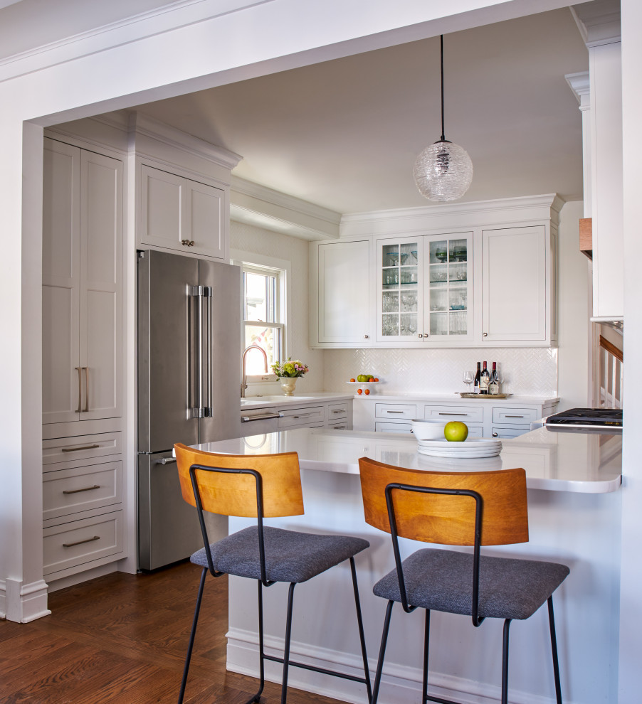 Kitchen - transitional kitchen idea in Chicago