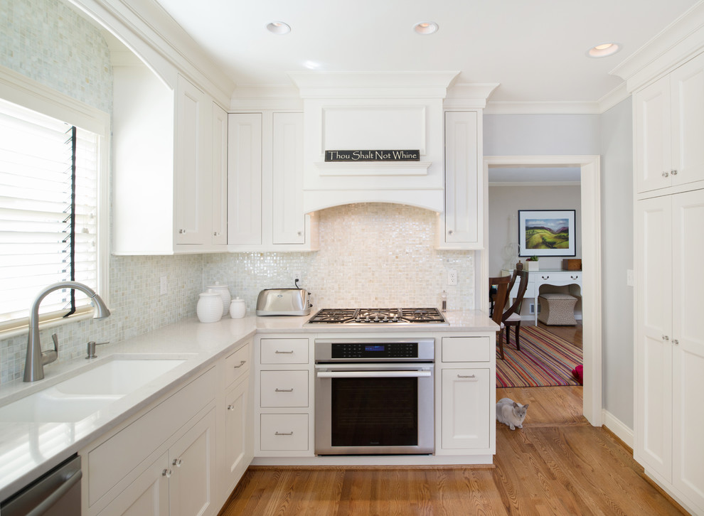 This is an example of a transitional kitchen in Kansas City.