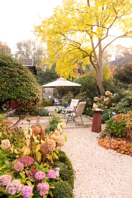Gro&szlig;e Terrasse f&uuml;r Gartenpartys traditional-deck