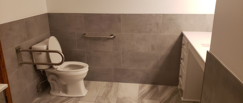 Bathroom - transitional bathroom idea