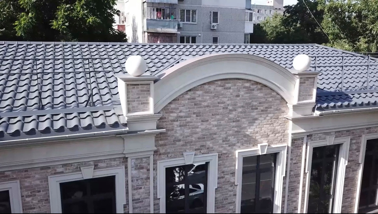 Фасадный декор для общественного здания