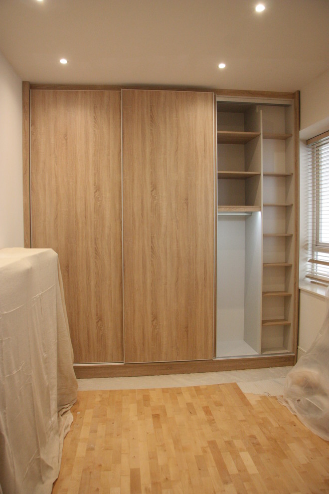 Wall to wall wooden wardrobe for everything you need