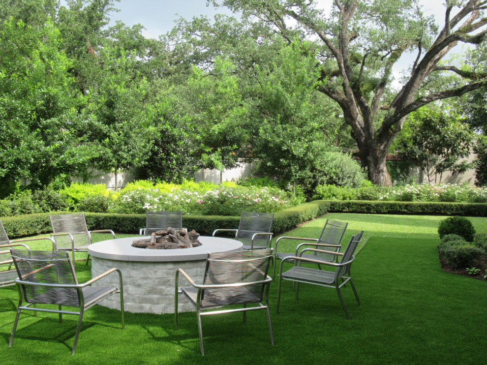 ヒューストンにあるトランジショナルスタイルのおしゃれな庭の写真
