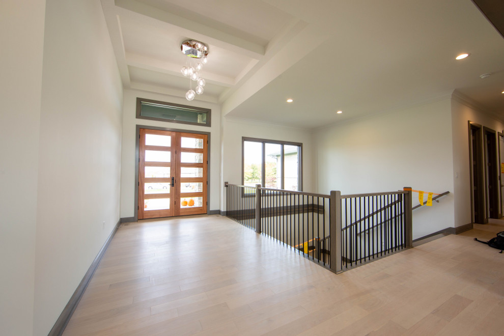 Example of a minimalist entryway design in Indianapolis