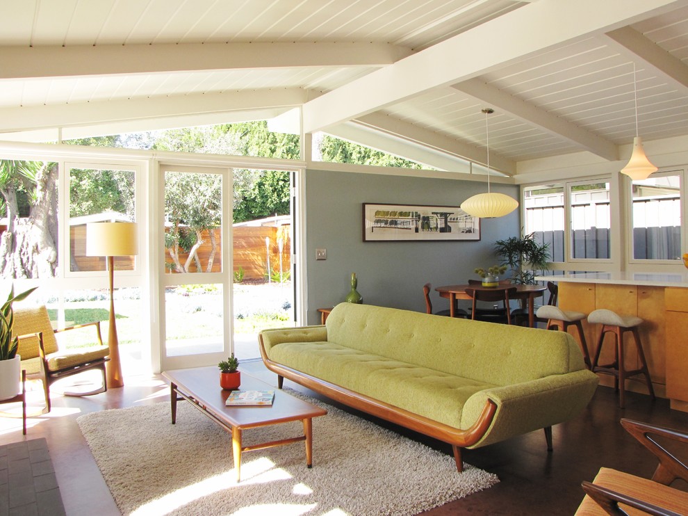 Photo of a midcentury living room in Orange County with cork floors.