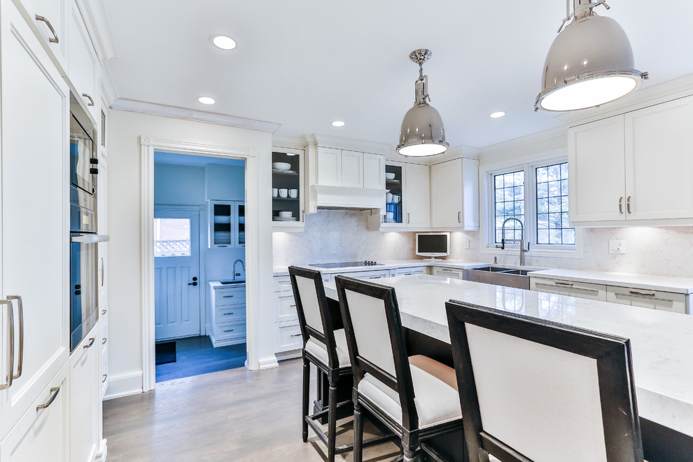 Example of a transitional kitchen design in Toronto