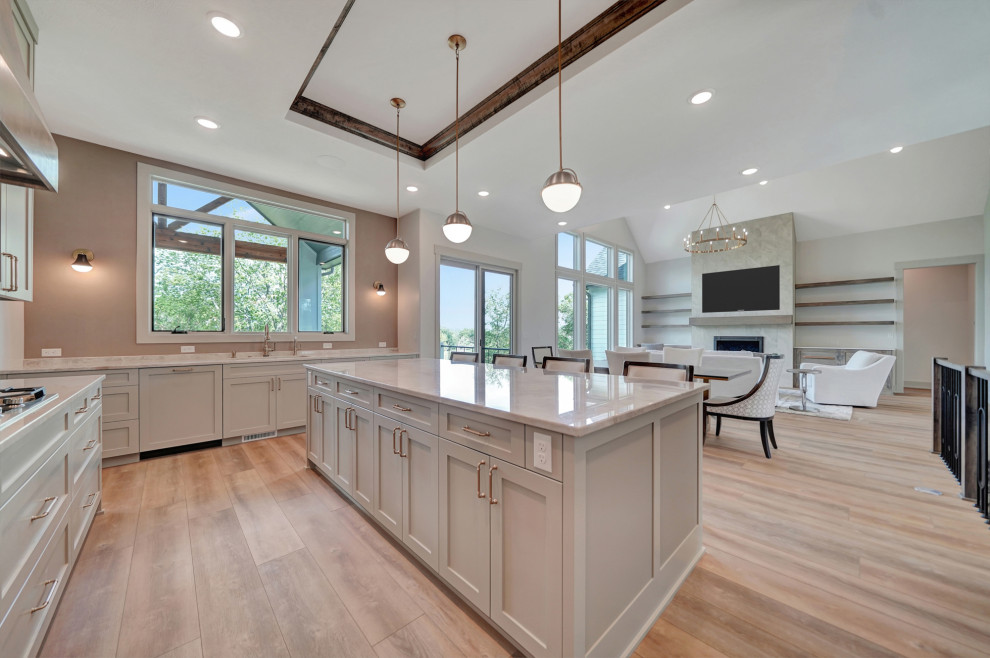 Kitchen - transitional kitchen idea in Omaha