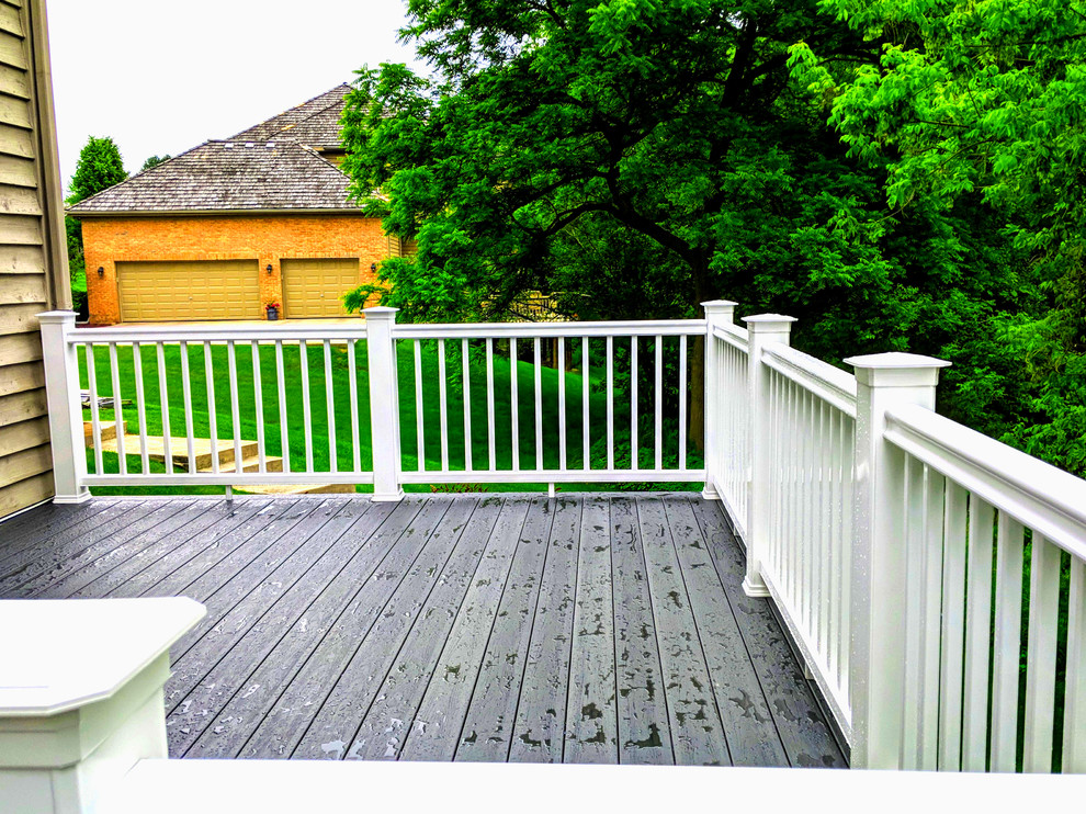 Island style deck photo in Chicago