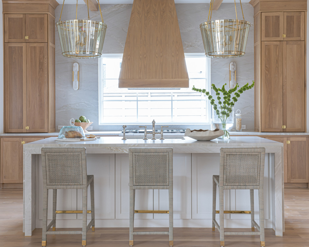 Transitional kitchen photo in Dallas