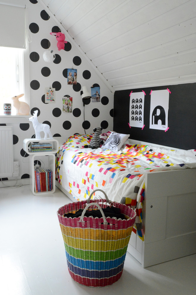 Design ideas for a mid-sized scandinavian gender-neutral kids' room in Gothenburg with multi-coloured walls.