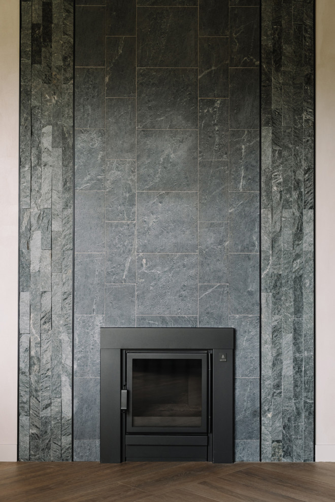 Оформление портала печи камнем.