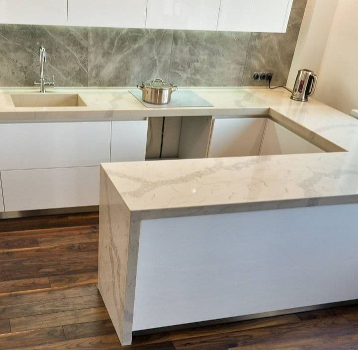 Кварцевая столешница с барной стойкой Калатта