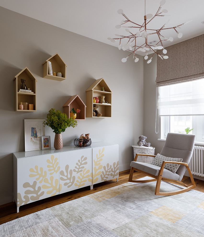 Photo of a transitional kids' room for girls in Moscow with beige walls.