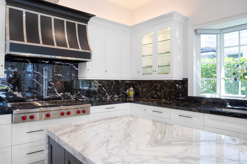 Kitchen - kitchen idea in Miami