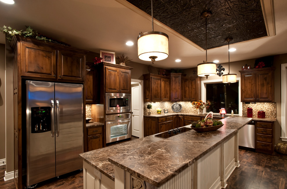 Design ideas for a traditional kitchen in Kansas City.
