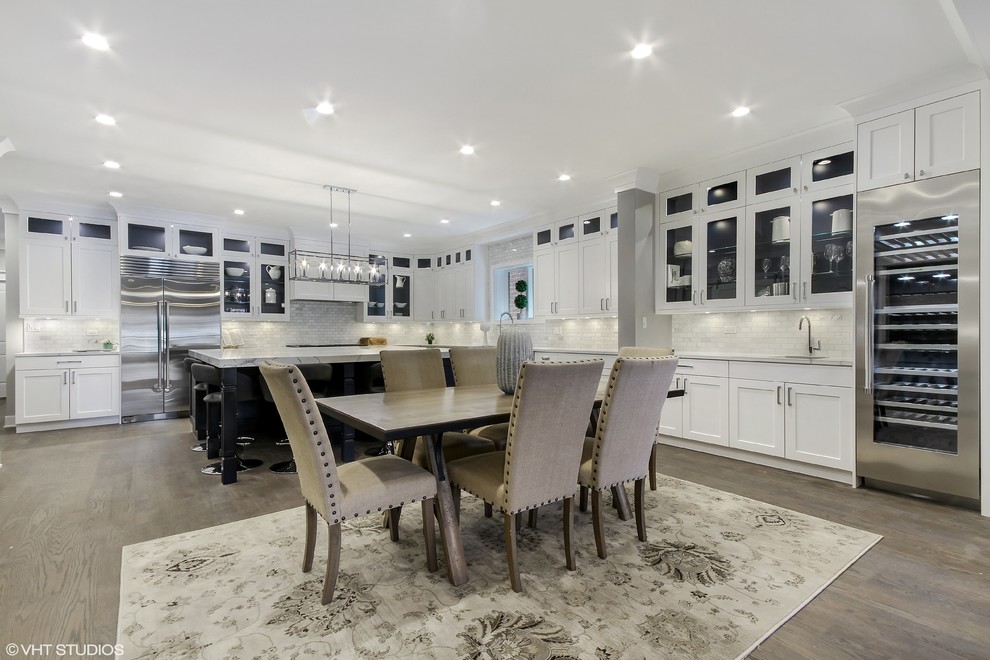 Example of a transitional kitchen design in Chicago