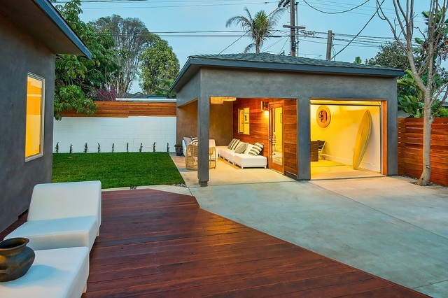 MICHAEL AVE coastal-garage