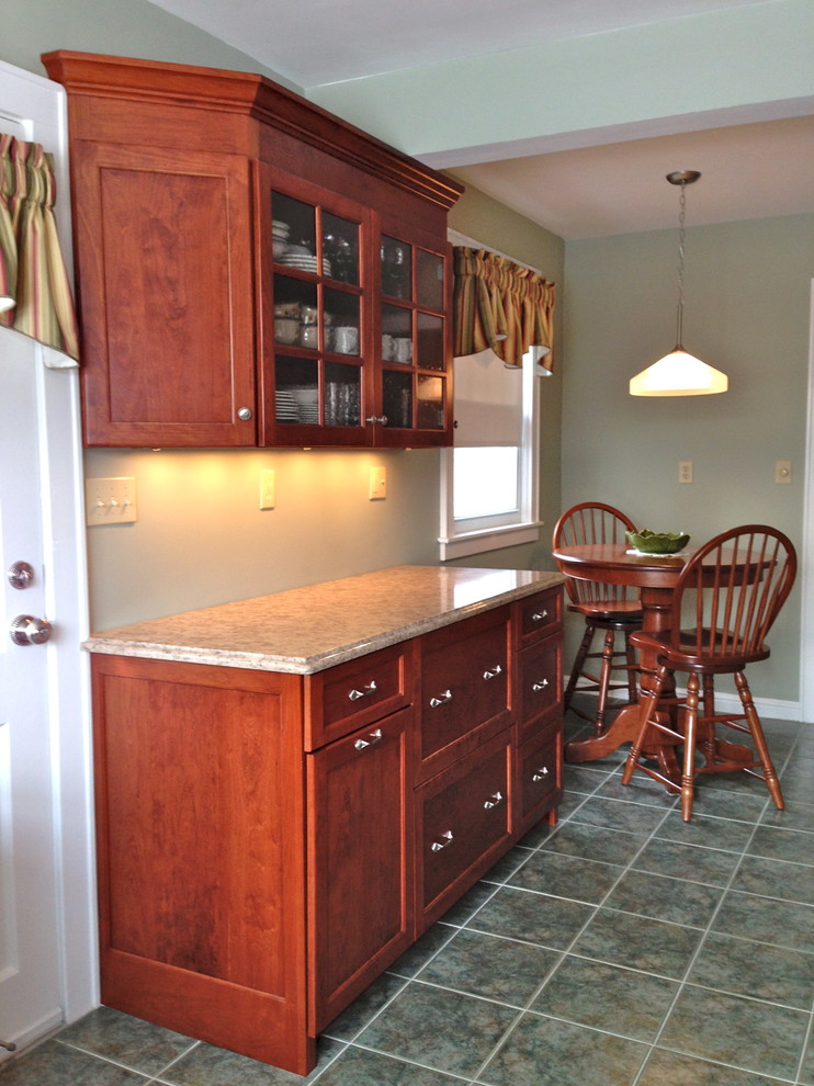 Transitional kitchen photo in Bridgeport
