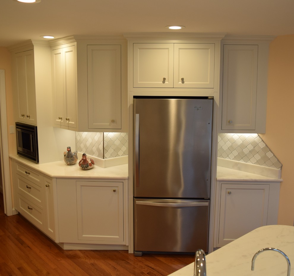Kitchen - transitional kitchen idea in DC Metro