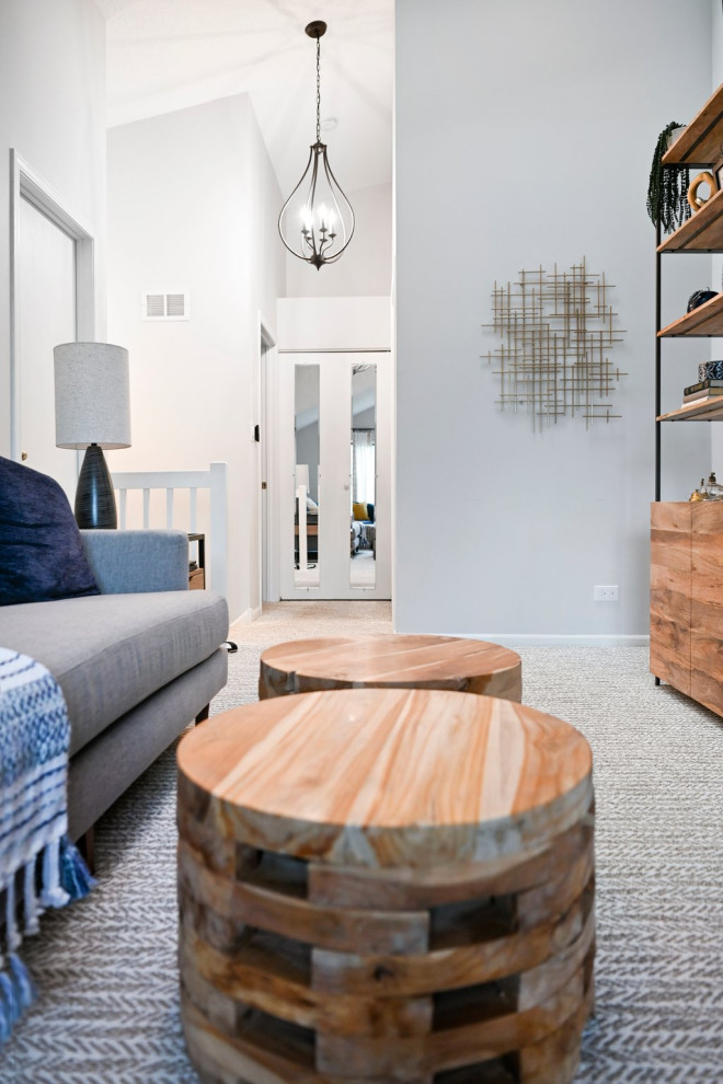 Example of a transitional home design design in Chicago
