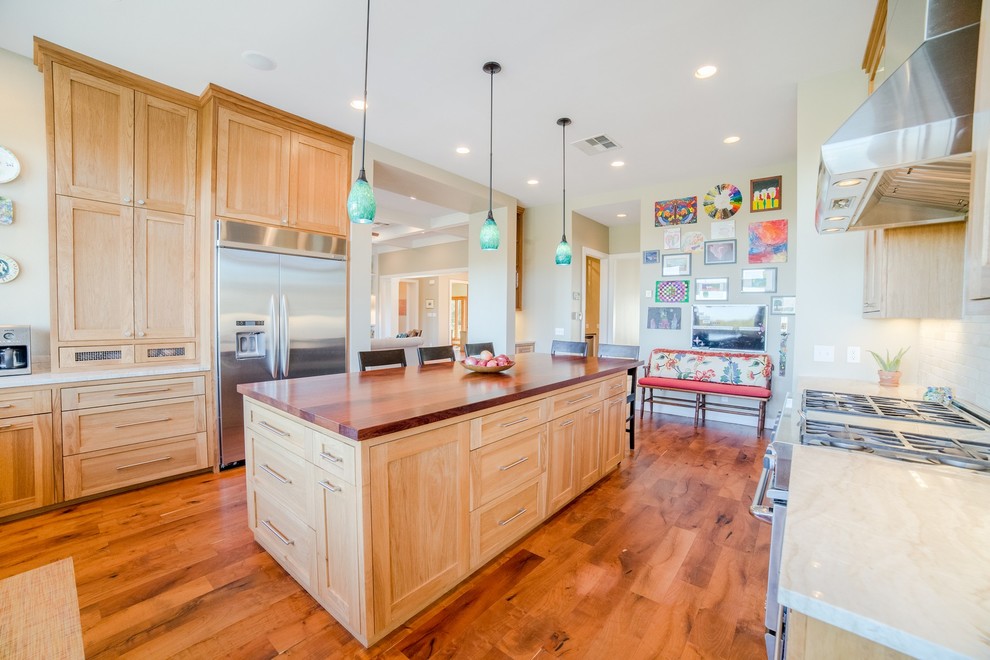 Kitchen - transitional kitchen idea in Austin