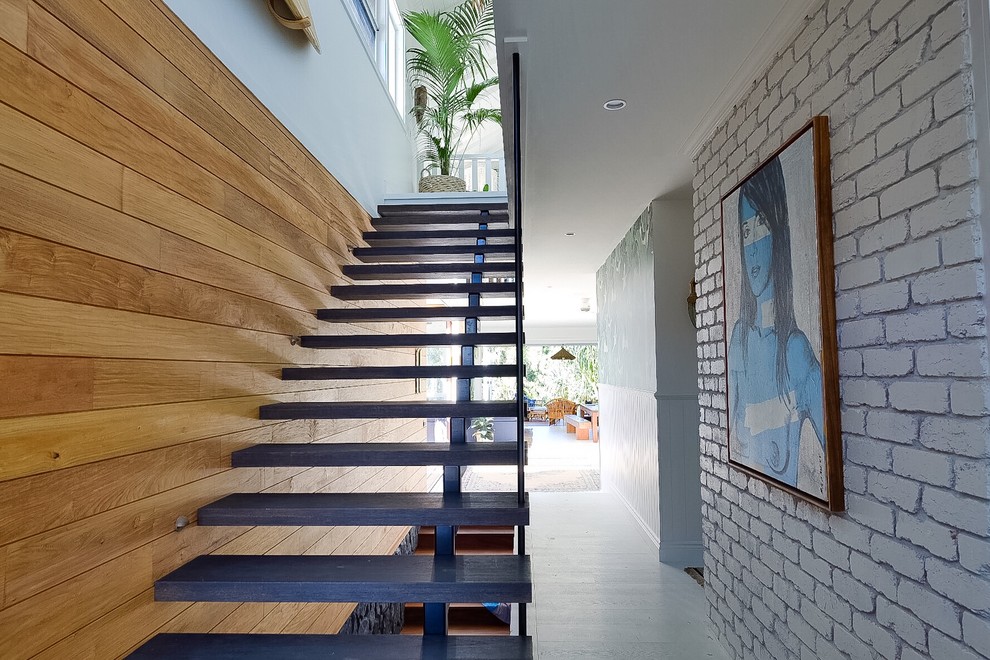 Design ideas for a beach style staircase in Gold Coast - Tweed.