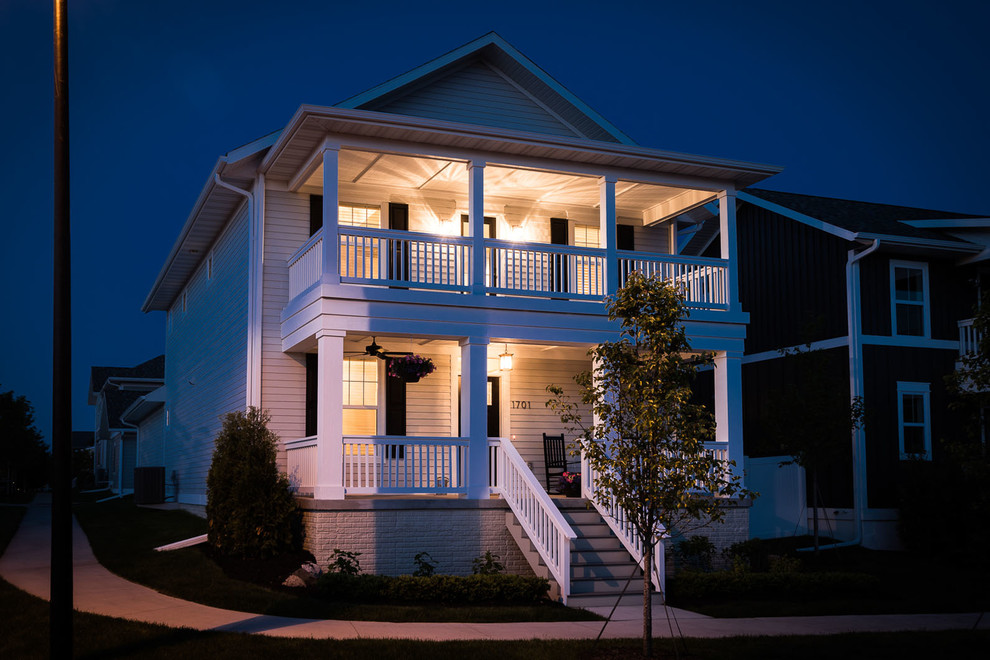 Transitional home design photo in Cedar Rapids