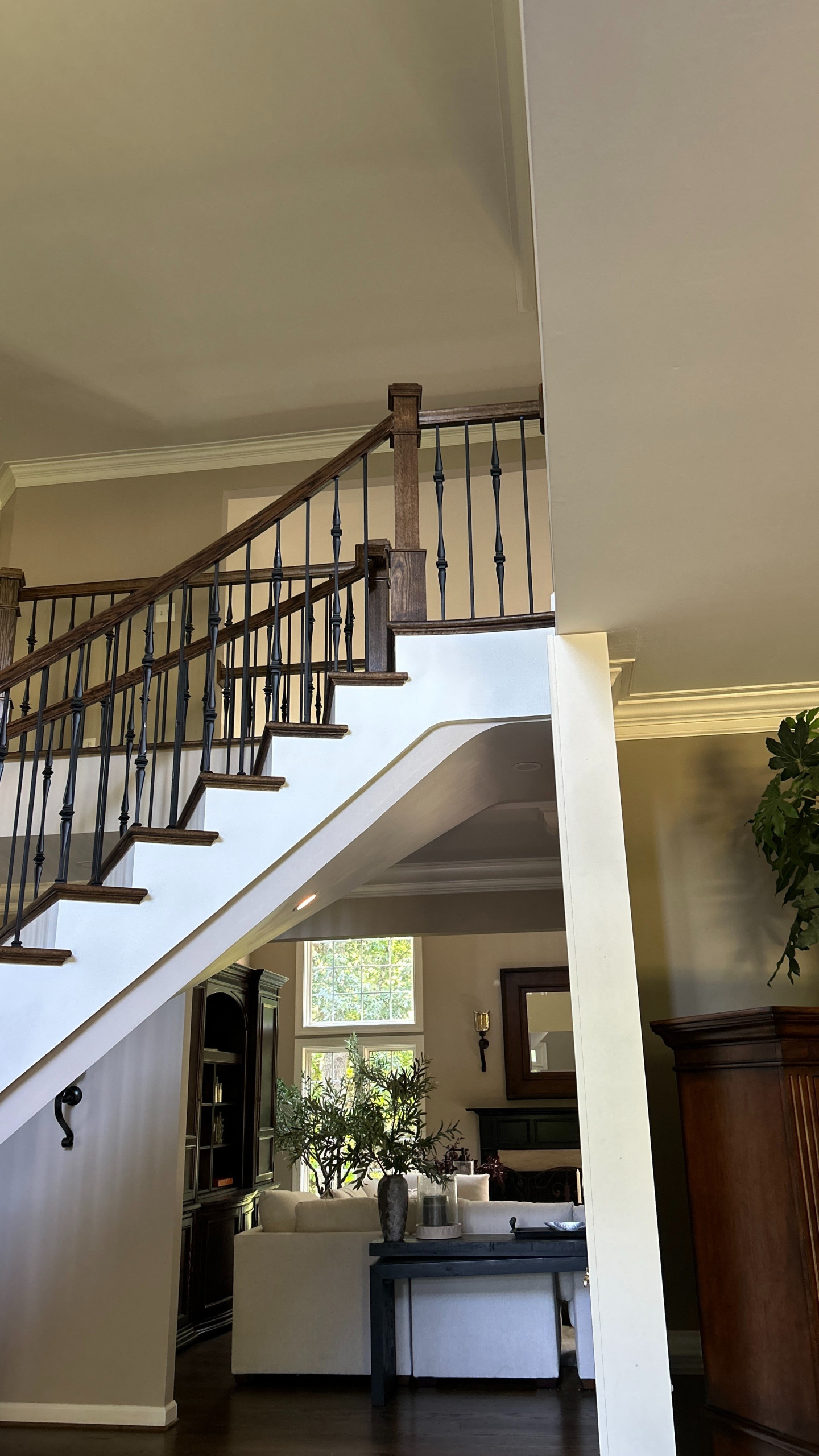 Project #157 | Traditional Curved Foyer Staircase
