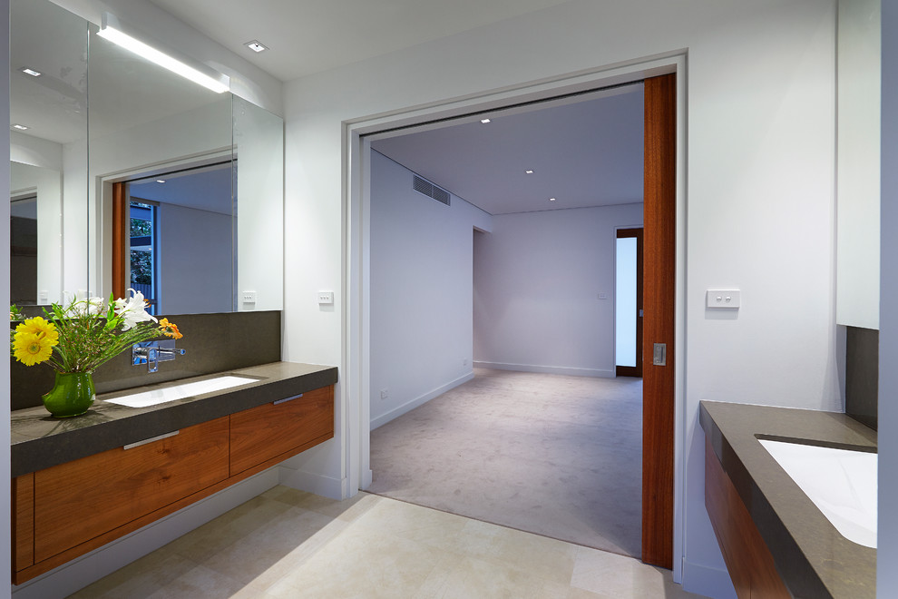 This is an example of a contemporary bathroom in Perth.