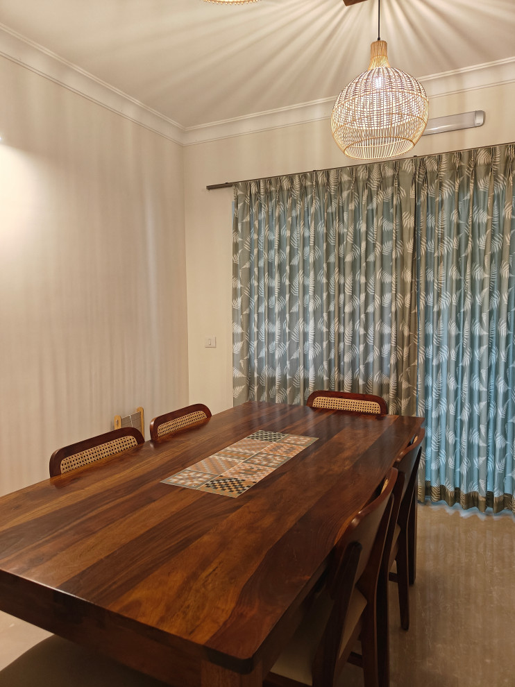 Photo of a transitional dining room in Bengaluru.