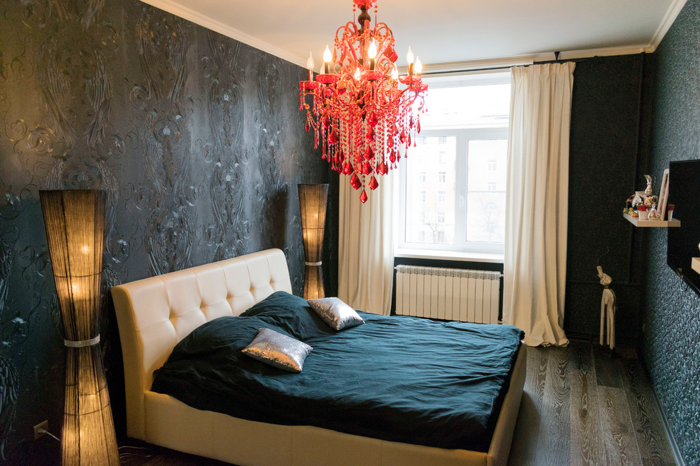 Бархатные шторы в спальне.