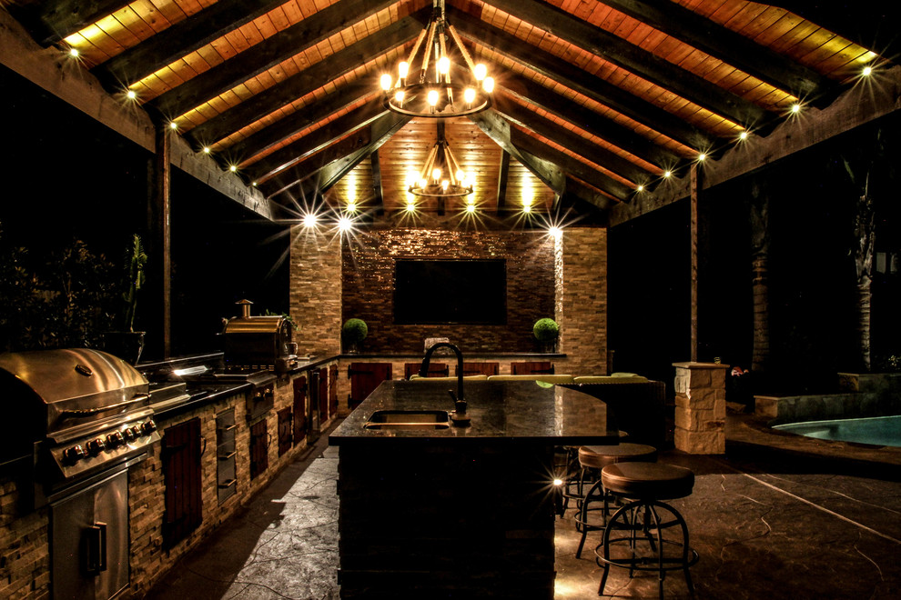 Transitional home design photo in Houston