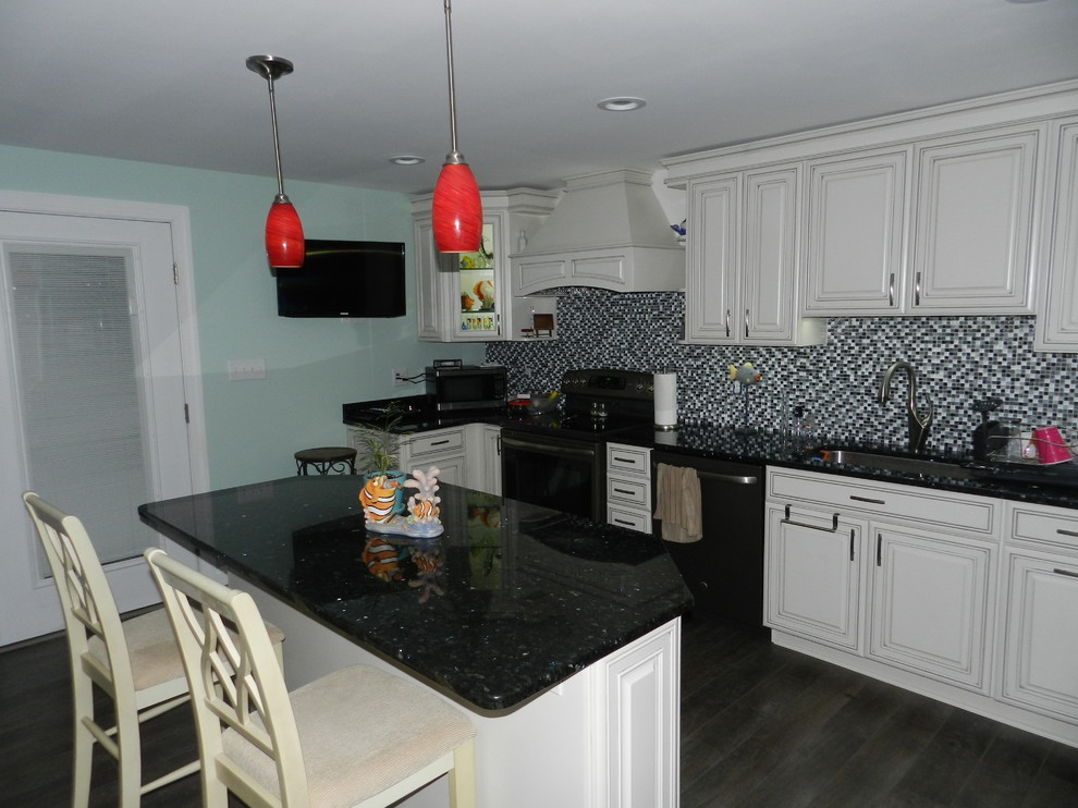 Kitchen - kitchen idea in Baltimore