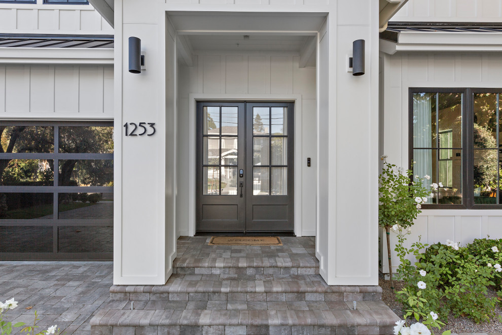 Example of a transitional entryway design in San Francisco
