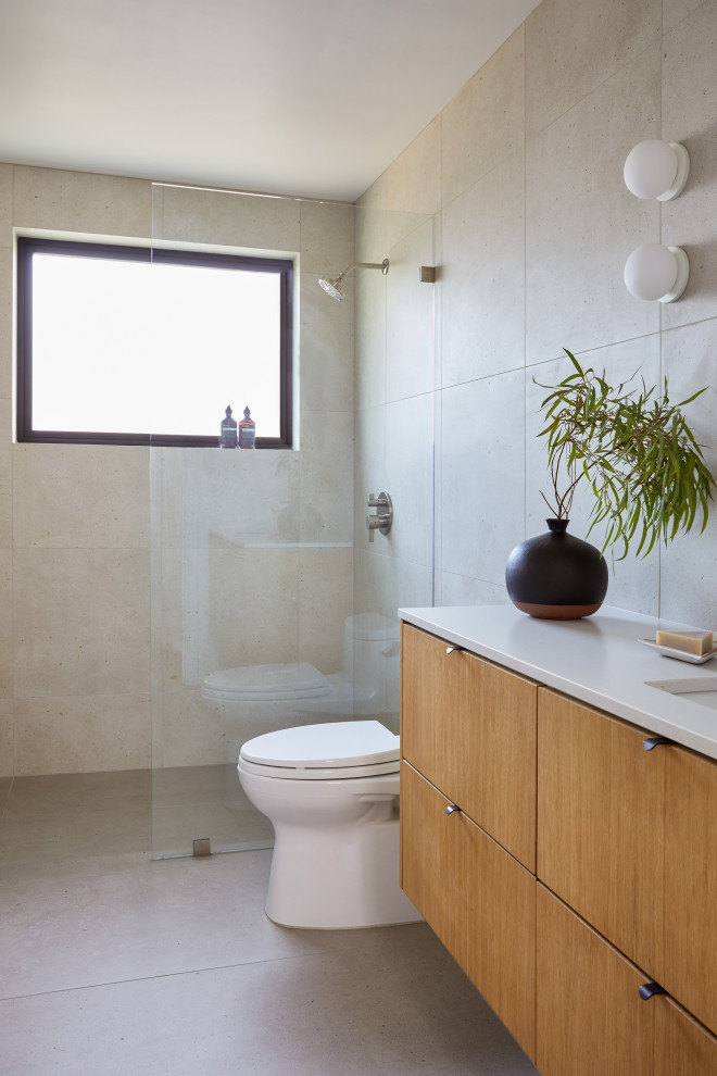 Mid-sized modern bathroom in San Francisco with flat-panel cabinets, medium wood cabinets, a curbless shower, a one-piece toilet, beige tile, porcelain tile, beige walls, porcelain floors, an undermount sink, engineered quartz benchtops, grey floor, an open shower, grey benchtops, a shower seat, a single vanity and a floating vanity.