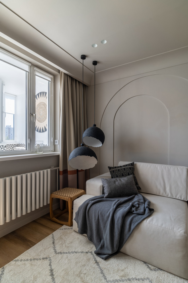 Солнце, арки и осиное гнездо в гостиной