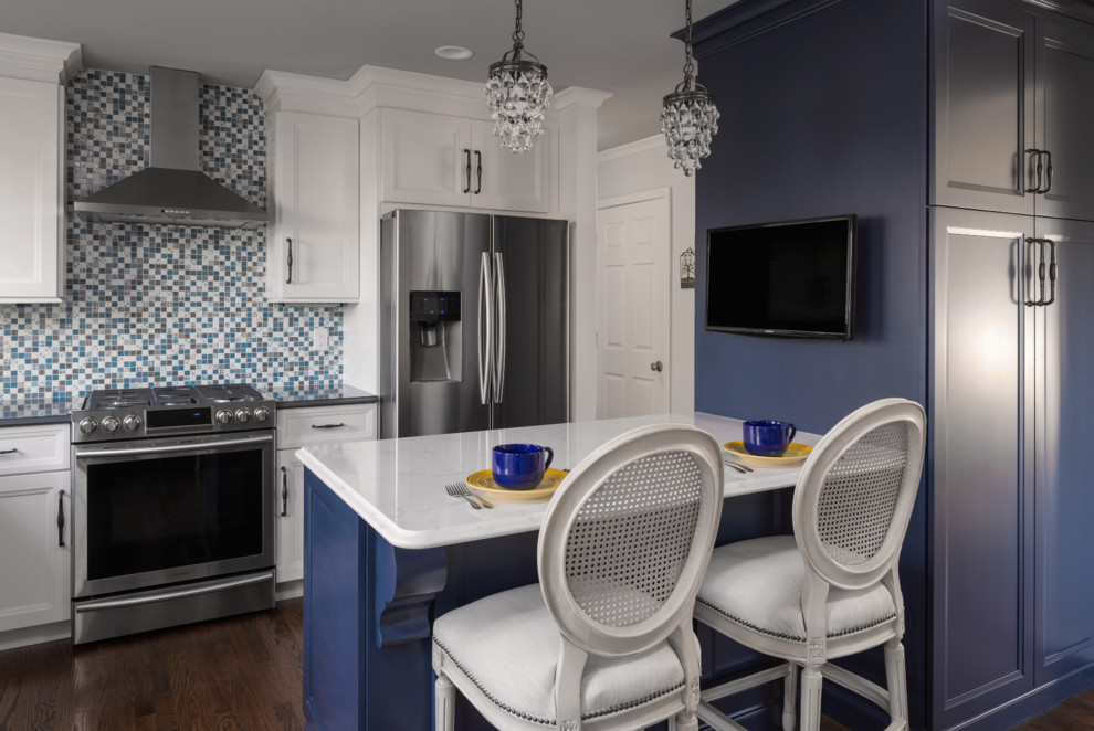 Inspiration for a transitional kitchen remodel in St Louis