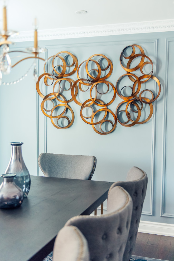 Transitional home design photo in Toronto